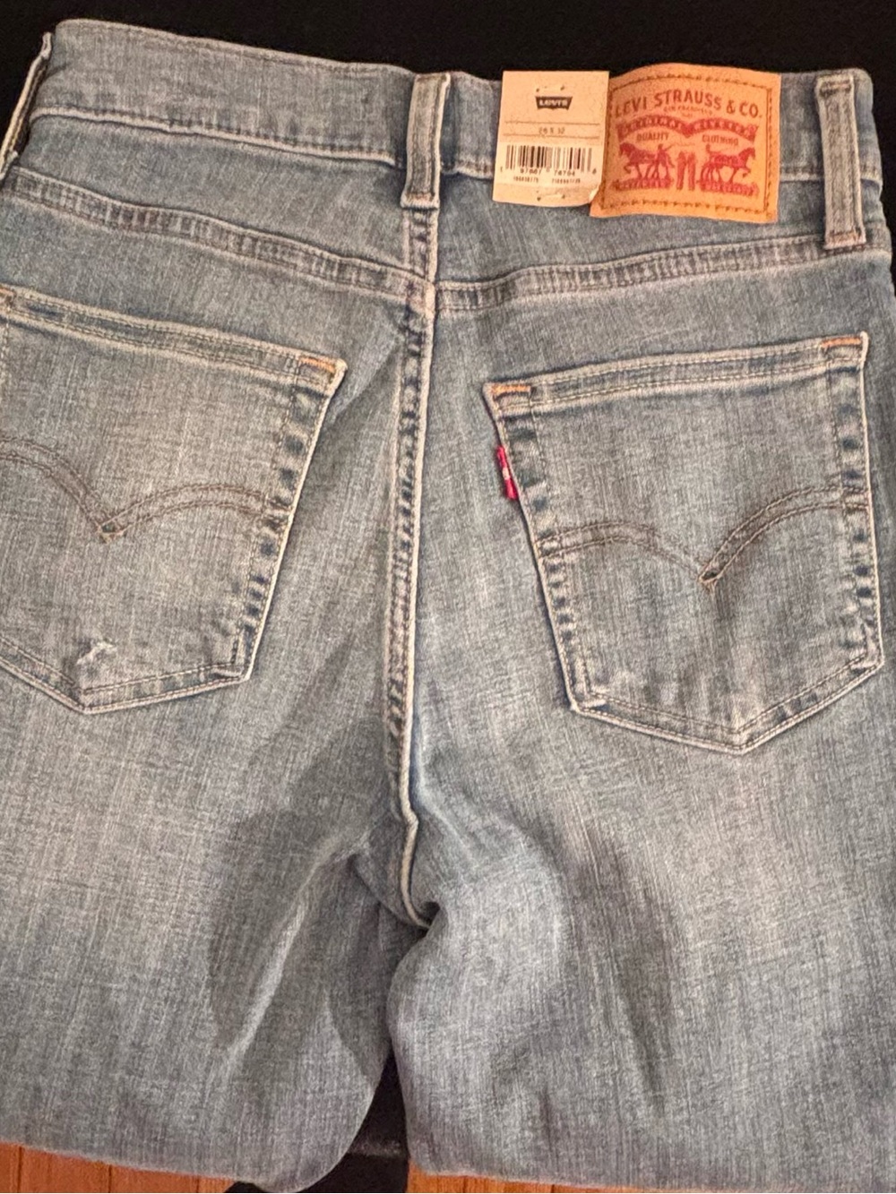 NWT Levi’s 724 High Rise Slim Straight Jeans Women’s Size 26 | Light Wash